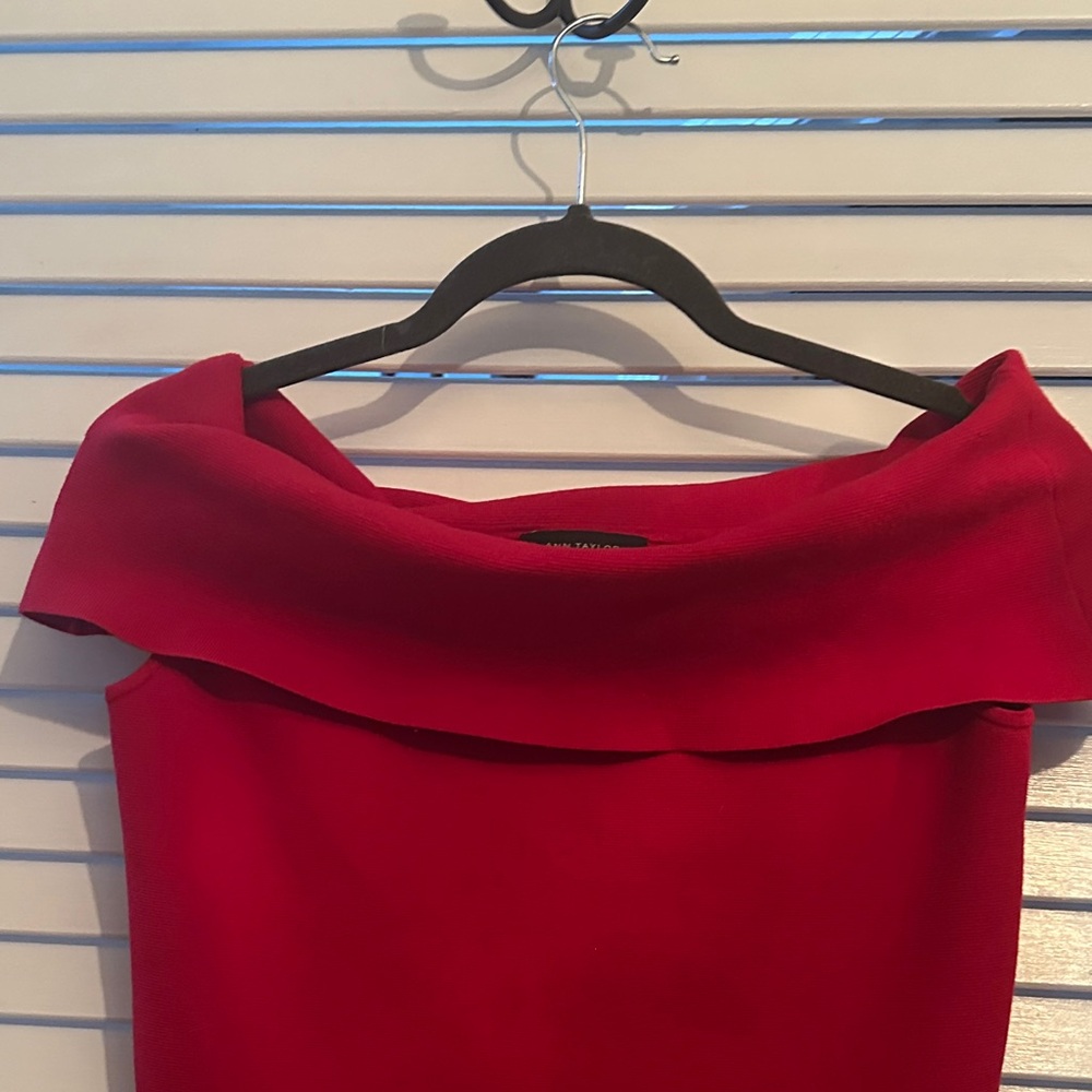 Ann Taylor Scarlet Off-Shoulder Top - Picture 4 of 7